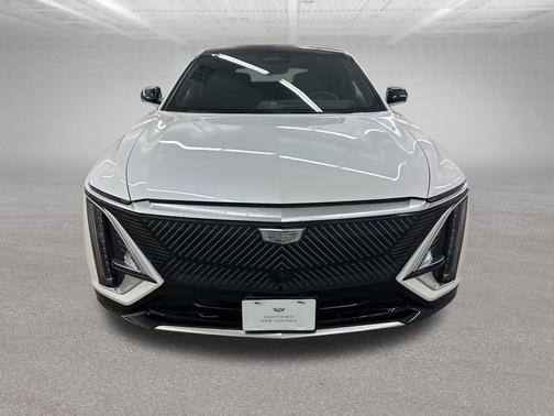 Crystal White Tricoat 2025 Cadillac LYRIQ Luxury