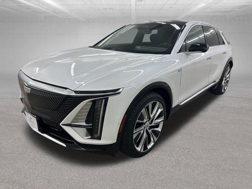 Crystal White Tricoat 2025 Cadillac LYRIQ Luxury