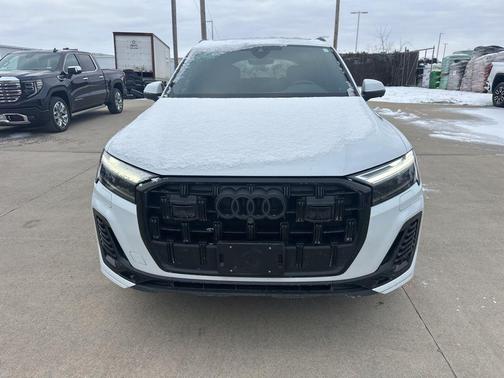 2025 Audi Q7 45 Premium Plus