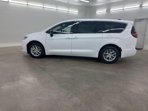 Bright White Clearcoat 2026 Chrysler Pacifica L
