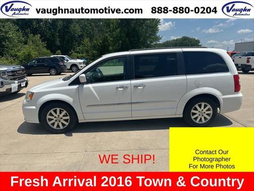 2016 Chrysler Town & Country Touring