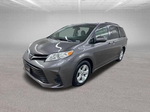 2019 Toyota Sienna LE