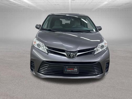 2019 Toyota Sienna LE