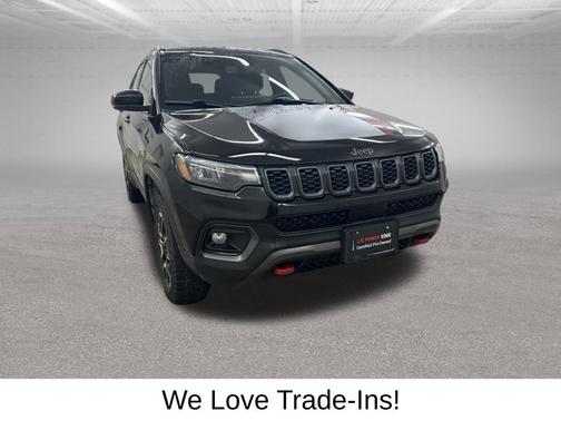 Diamond Black Crystal Pearlcoat 2025 Jeep Compass Trailhawk