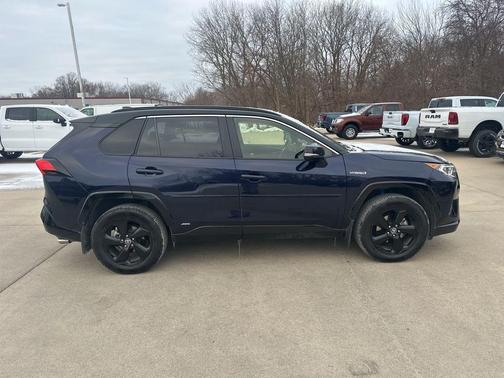 2020 Toyota RAV4 Hybrid SE