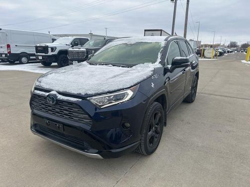2020 Toyota RAV4 Hybrid SE
