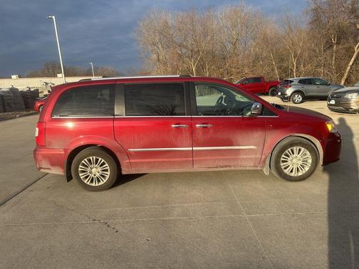 2014 Chrysler Town & Country Limited