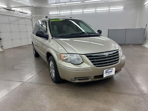 2005 Chrysler Town & Country Limited
