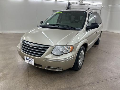 2005 Chrysler Town & Country Limited