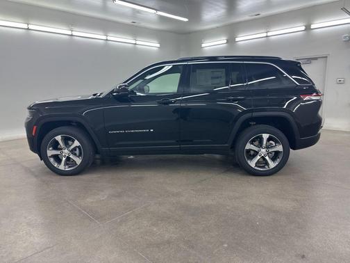 Diamond Black Crystal Pearlcoat 2026 Jeep Grand Cherokee Limited