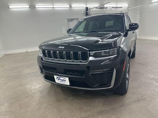 Diamond Black Crystal Pearlcoat 2026 Jeep Grand Cherokee Limited