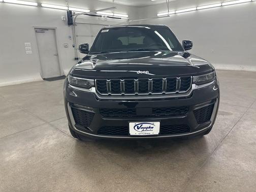 Diamond Black Crystal Pearlcoat 2026 Jeep Grand Cherokee Limited