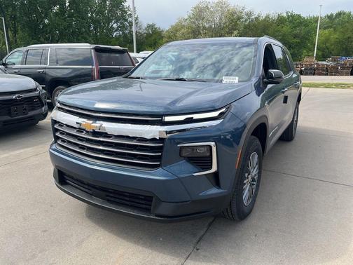 Lakeshore Blue Metallic 2026 Chevrolet Traverse LT