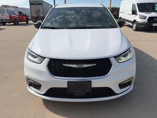 Bright White Clearcoat 2025 Chrysler Pacifica L