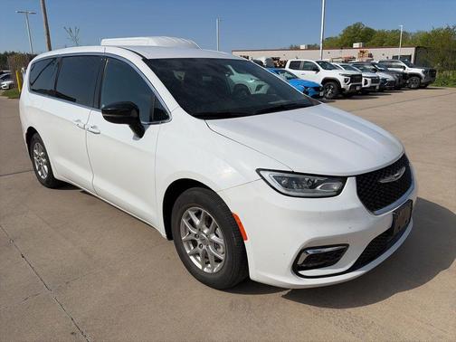 Bright White Clearcoat 2025 Chrysler Pacifica L
