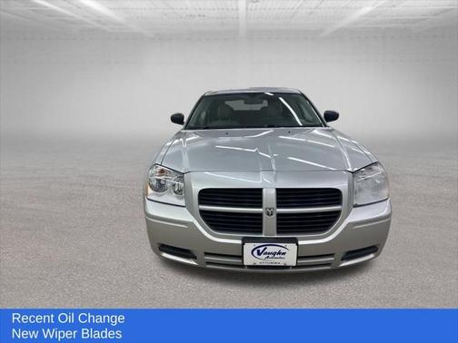 2005 Dodge Magnum SE