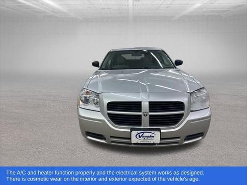 2005 Dodge Magnum SE
