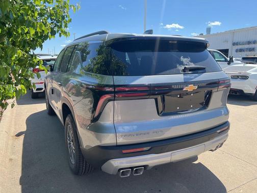 Sterling Gray Metallic 2026 Chevrolet Traverse LT