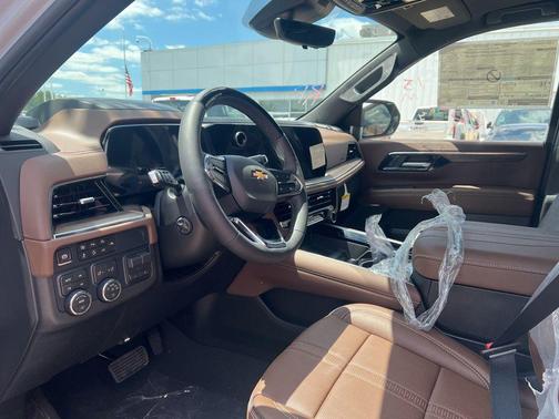 Polar White Tricoat 2026 Chevrolet Suburban High Country, 4WD