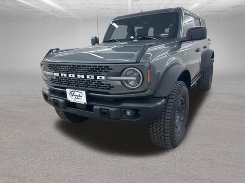 Carbonized Gray Metallic 2025 Ford Bronco Badlands