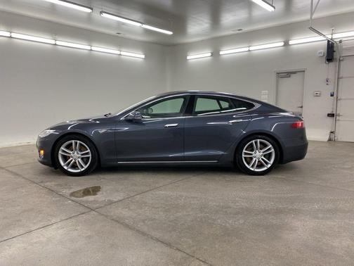 2016 Tesla Model S 90D