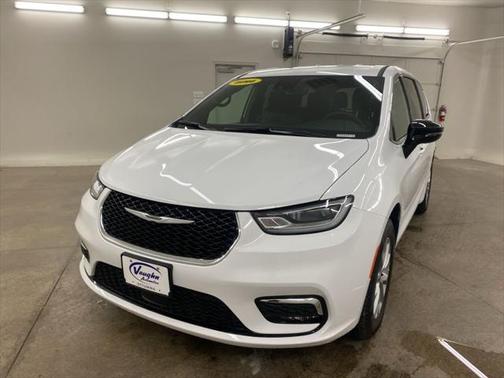 2025 Chrysler Pacifica L