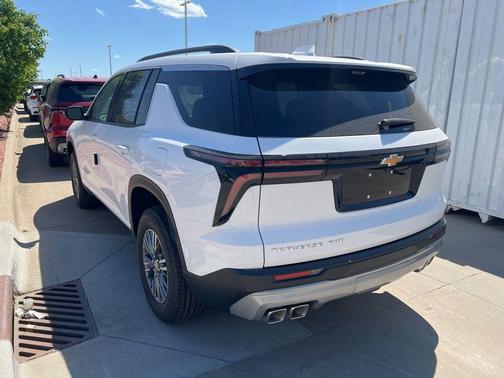 Summit White 2026 Chevrolet Traverse LT
