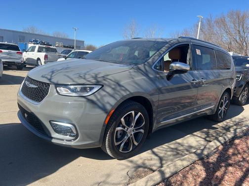 2023 Chrysler Pacifica L