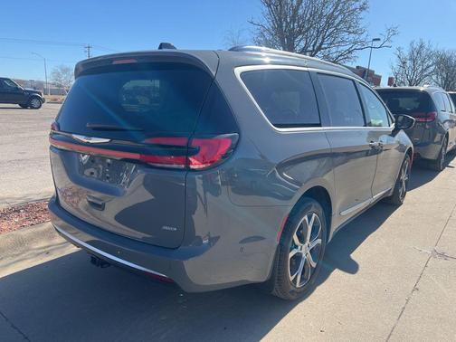2023 Chrysler Pacifica L