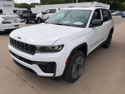 Bright White Clearcoat 2026 Jeep Grand Cherokee Limited