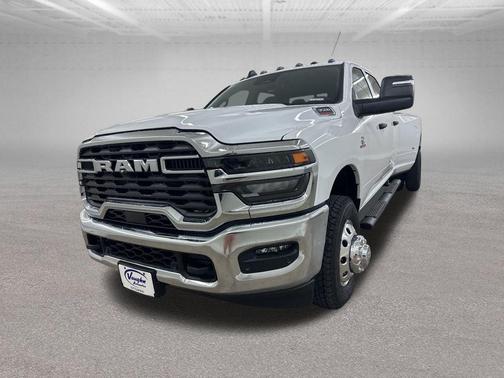 2025 RAM 3500 Tradesman Crew Cab 4x4 8' Box