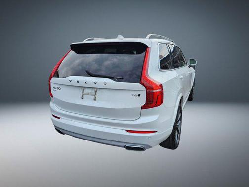 2018 Volvo XC90 T6 Momentum