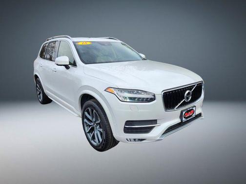 2018 Volvo XC90 T6 Momentum