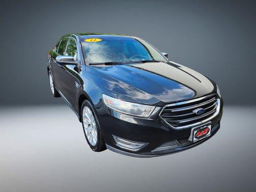 Tuxedo Black Metallic 2014 Ford Taurus Limited