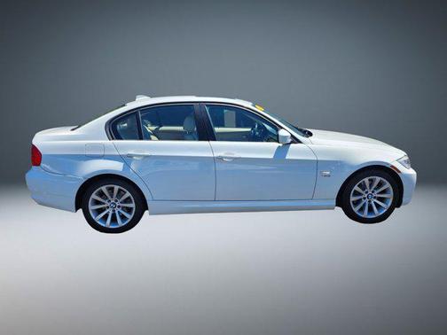 Alpine White 2011 BMW 328 xDrive