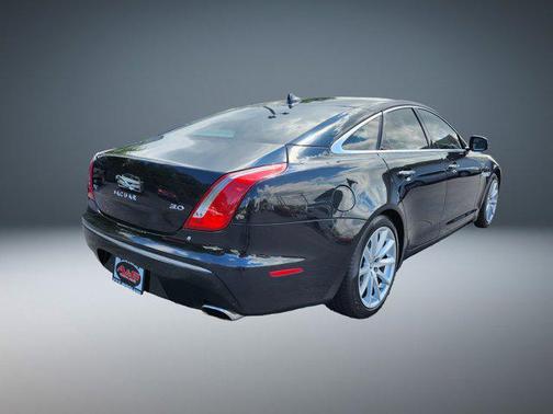 2013 Jaguar XJ Base