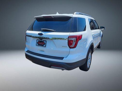 White 2019 Ford Explorer XLT