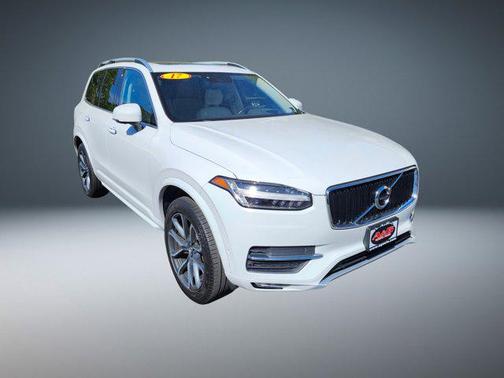 2017 Volvo XC90 T5 Momentum