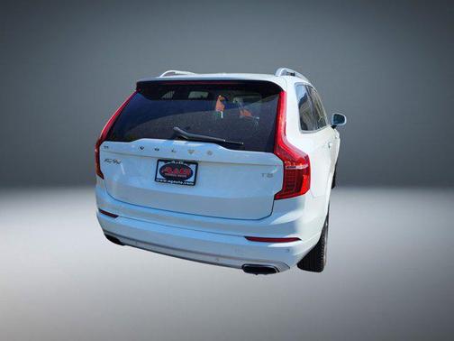 2017 Volvo XC90 T5 Momentum