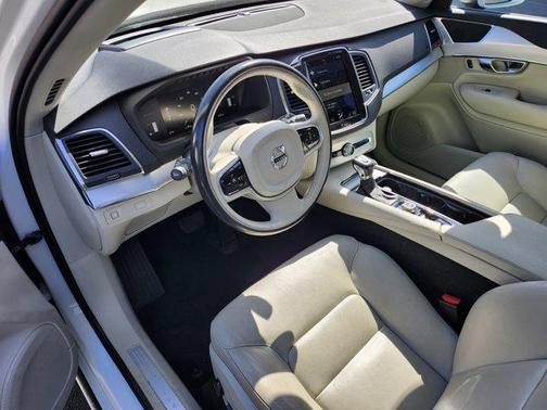 2017 Volvo XC90 T5 Momentum