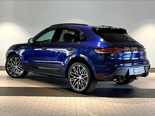 Gentian Blue Metallic 2026 Porsche Macan Macan
