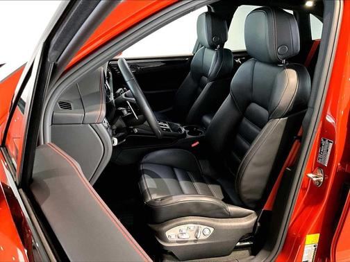 2025 Porsche Macan T