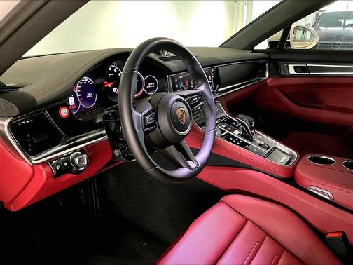 2023 Porsche Panamera Platinum Edition