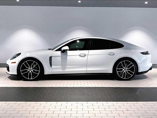 2023 Porsche Panamera Platinum Edition