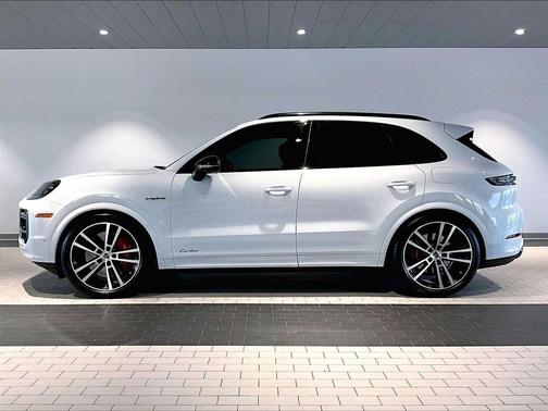 2025 Porsche Cayenne Turbo