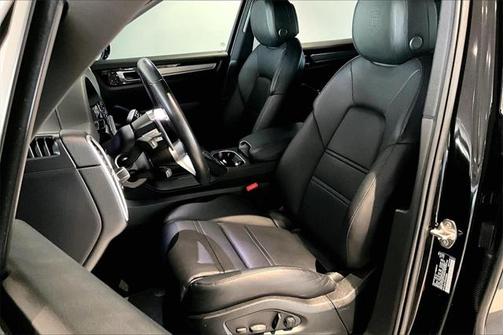 2023 Porsche Cayenne Platinum Edition