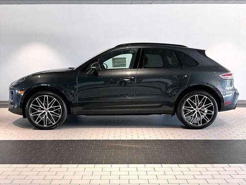 2026 Porsche Macan AWD
