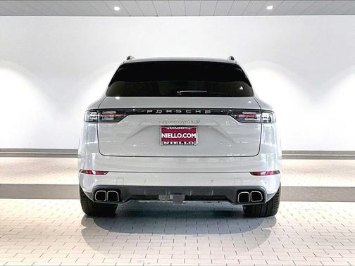 2023 Porsche Cayenne Turbo S
