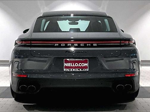 2025 Porsche Panamera 4