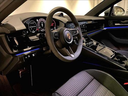 2025 Porsche Panamera 4